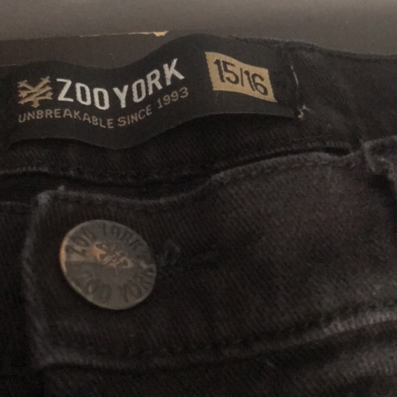 Black Zoo York pants don’t fit me anymore 1yearold - Picture 2 of 3